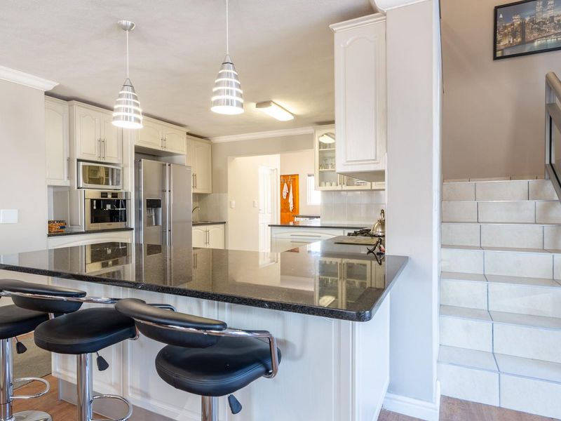 Double Storied Luxury In Cul De Sac Setting - Photo 5