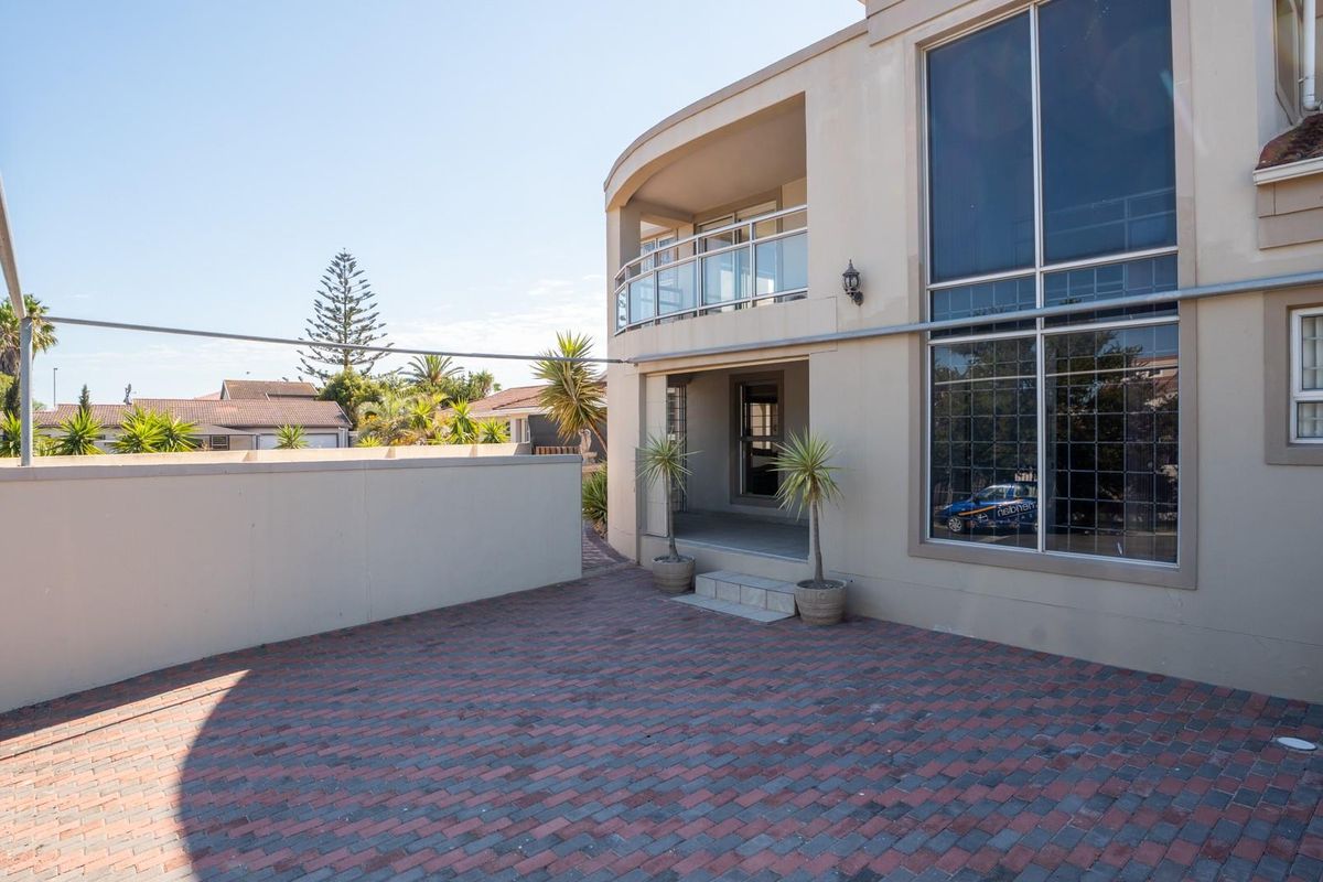 Double Storied Luxury In Cul De Sac Setting - Photo 3