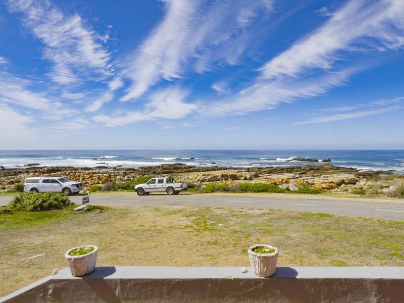 Prime Front Row Property in Jongensfontein - Photo 2