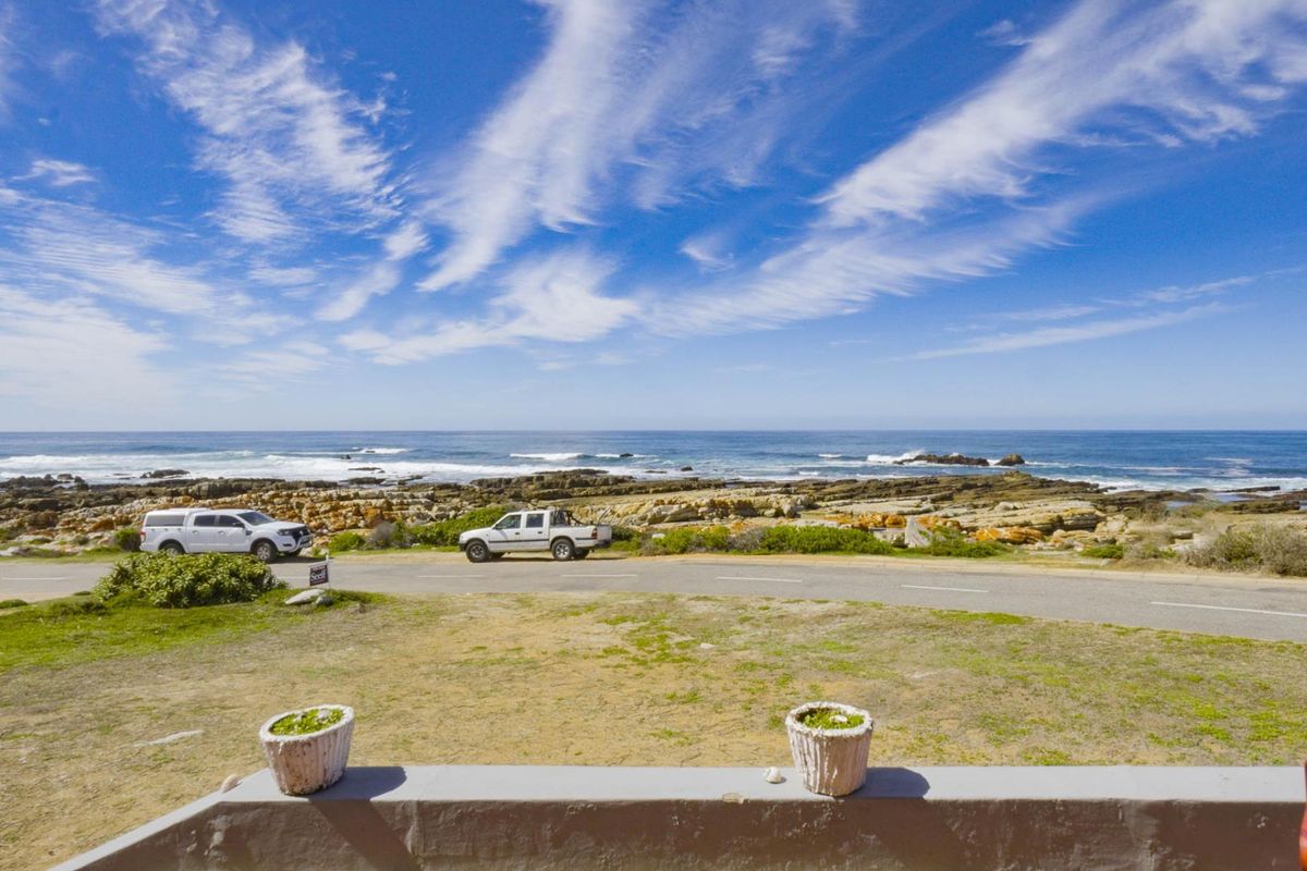 Prime Front Row Property in Jongensfontein - Photo 2