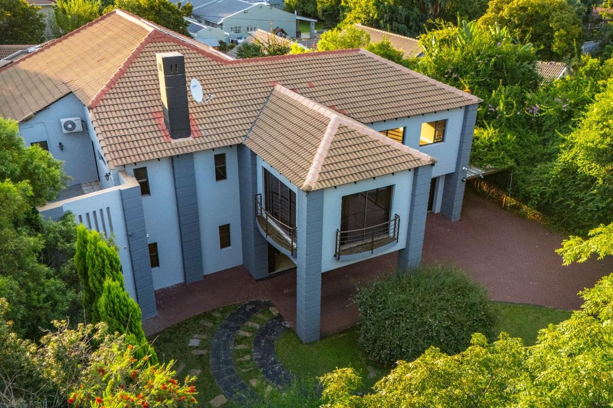 House For Sale in Klevehill Park Sandton - Photo 2