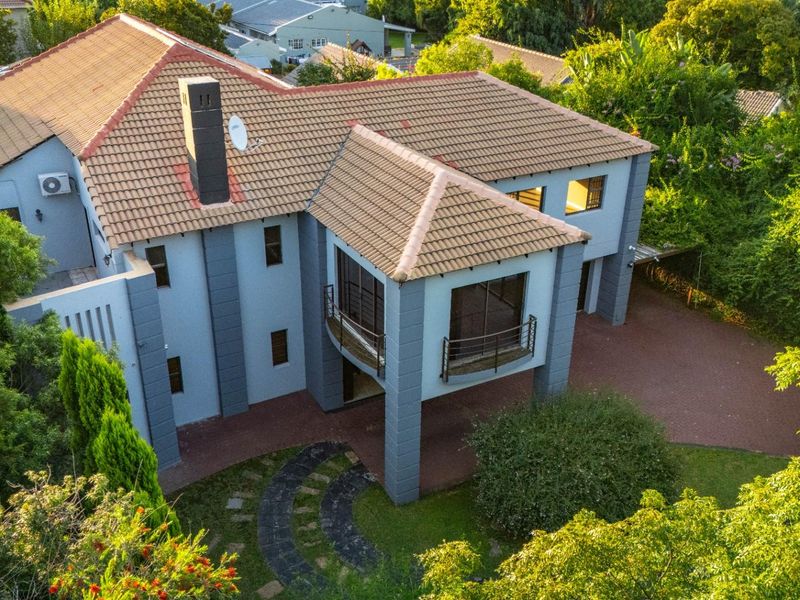 House For Sale in Klevehill Park Sandton - Photo 2