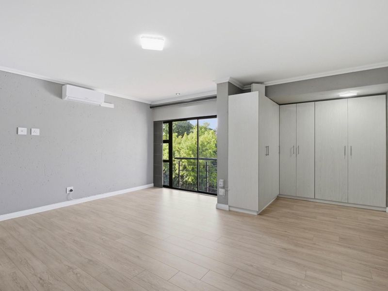 House For Sale in Klevehill Park Sandton - Photo 10