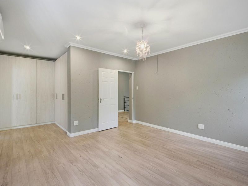 House For Sale in Klevehill Park Sandton - Photo 9