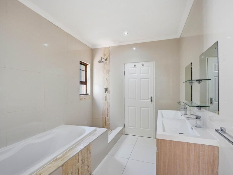 House For Sale in Klevehill Park Sandton - Photo 7