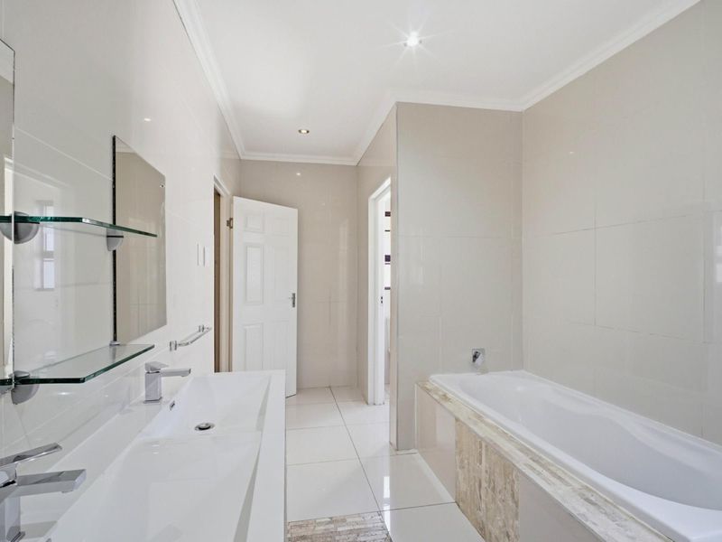 House For Sale in Klevehill Park Sandton - Photo 6
