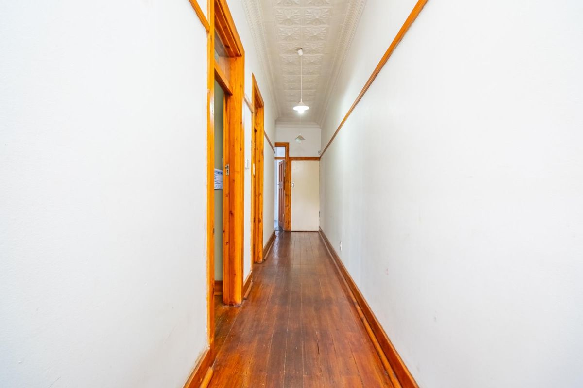 THE ULTIMATE INVESTOR STARTER UP GEM - Lock In the Location, Unlock the Upside! - Photo 4