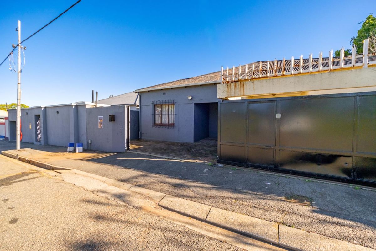 THE ULTIMATE INVESTOR STARTER UP GEM - Lock In the Location, Unlock the Upside! - Photo 2