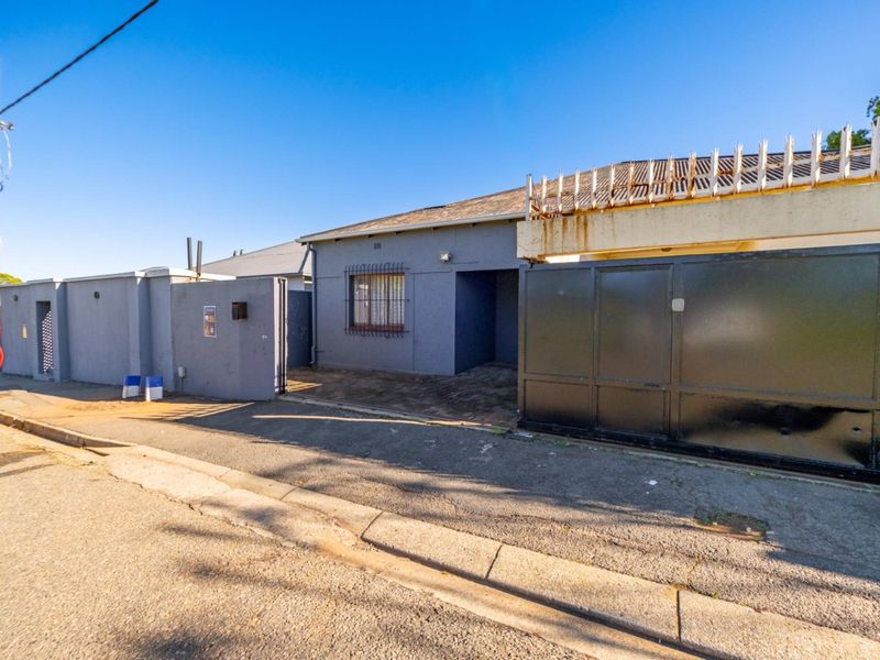 THE ULTIMATE INVESTOR STARTER UP GEM - Lock In the Location, Unlock the Upside! - Photo 2