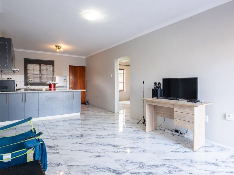 Modern 2 Bedroom Ground Floor Apartment in Prime Clarendon Location - Photo 7