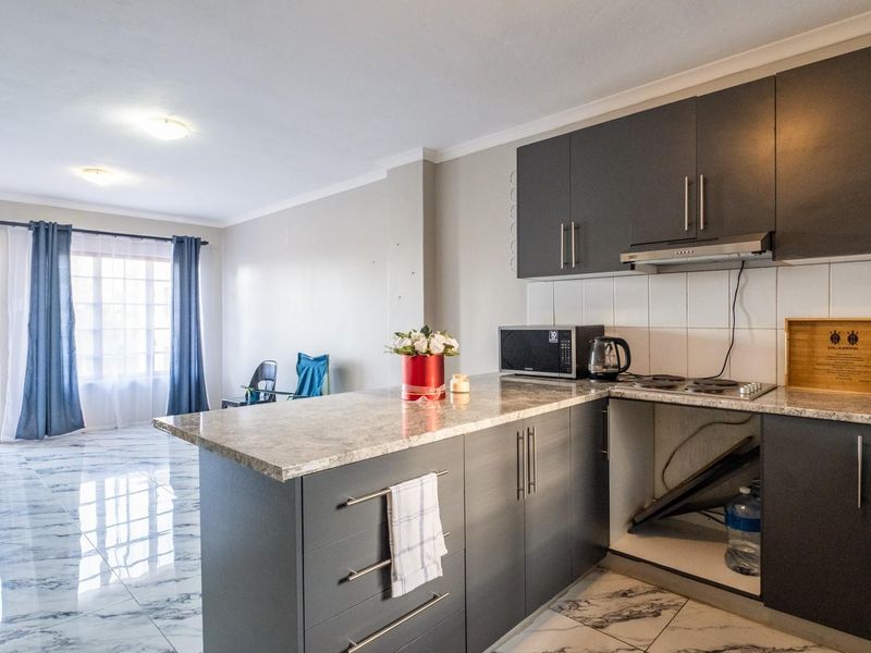 Modern 2 Bedroom Ground Floor Apartment in Prime Clarendon Location - Photo 10