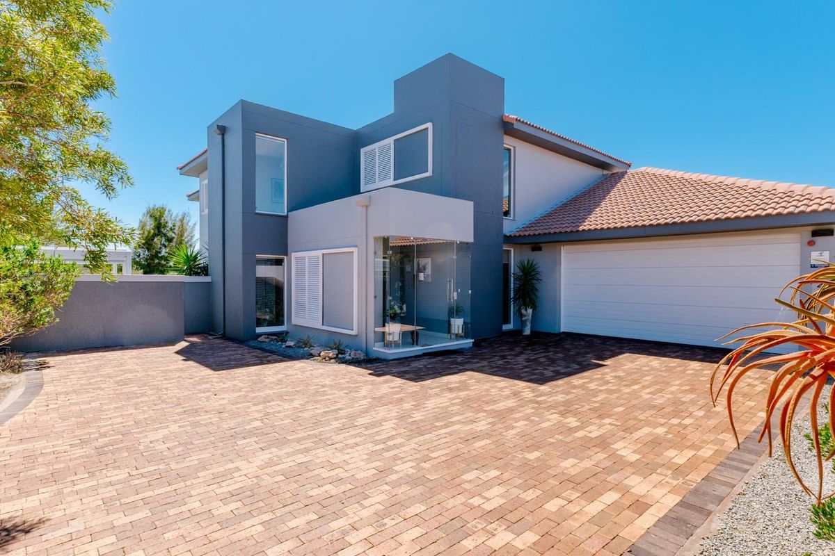 Timeless Luxury in Langebaan Country Estate - Photo 2