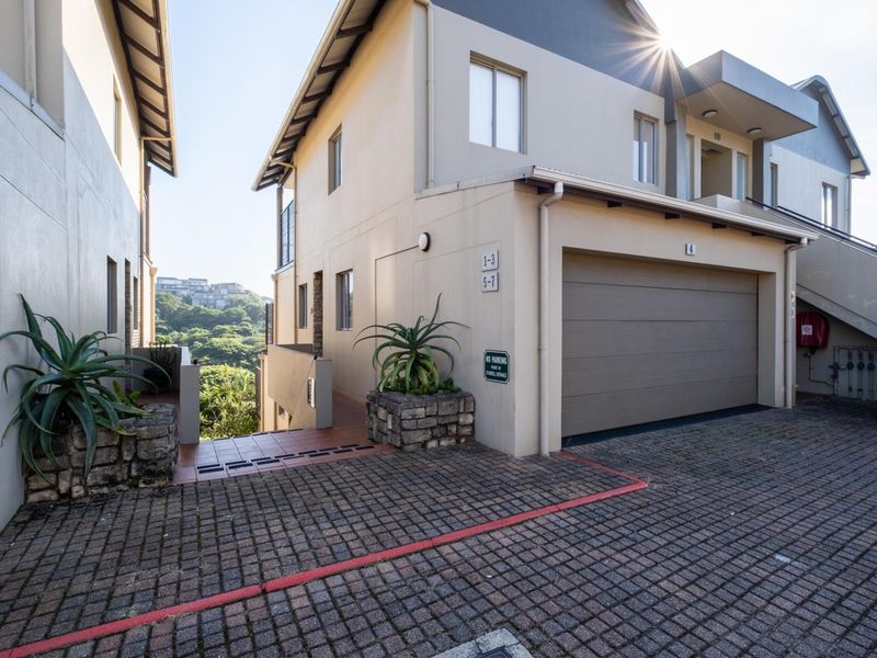 3 BEDROOM,  WALK IN LEVEL APARTMENT IN SIMBITHI WITH SEA VIEWS - R3 500 000 - Photo 2