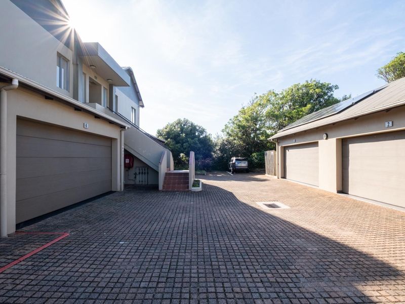 3 BEDROOM,  WALK IN LEVEL APARTMENT IN SIMBITHI WITH SEA VIEWS - R3 500 000 - Photo 3