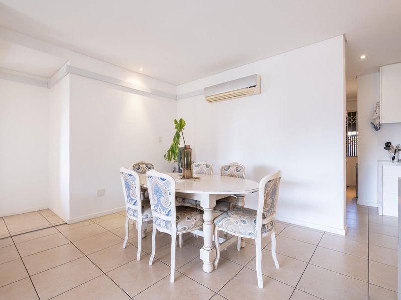 3 BEDROOM,  WALK IN LEVEL APARTMENT IN SIMBITHI WITH SEA VIEWS - R3 500 000 - Photo 9