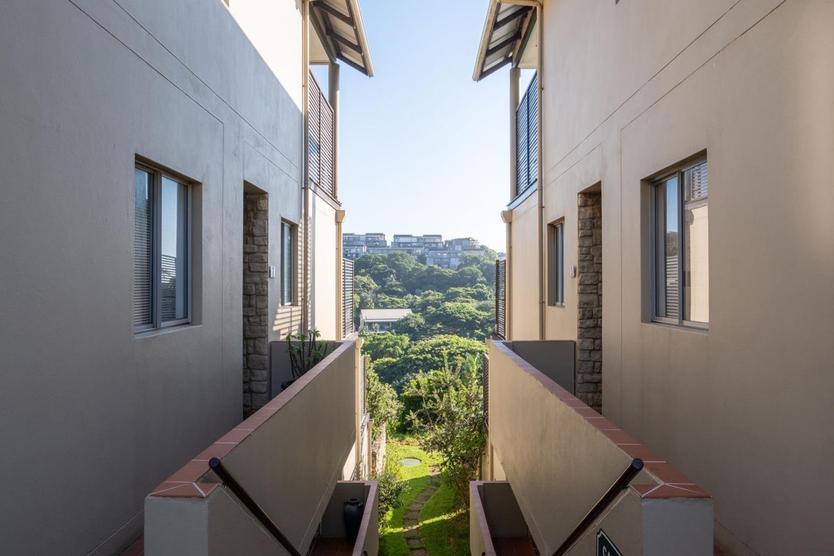 3 BEDROOM,  WALK IN LEVEL APARTMENT IN SIMBITHI WITH SEA VIEWS - R3 500 000 - Photo 4