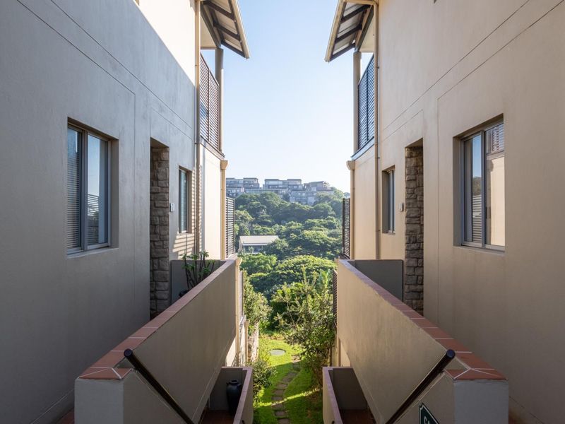 3 BEDROOM,  WALK IN LEVEL APARTMENT IN SIMBITHI WITH SEA VIEWS - R3 500 000 - Photo 4