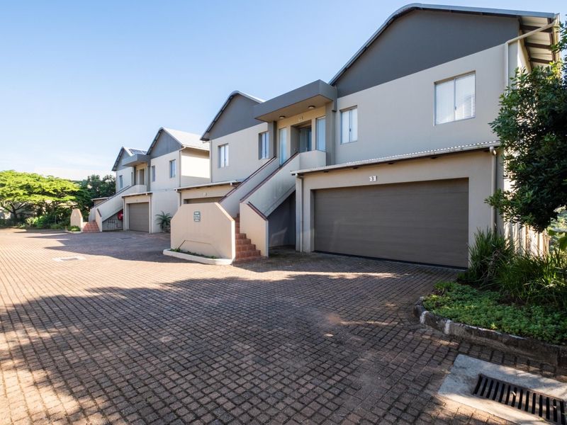 3 BEDROOM,  WALK IN LEVEL APARTMENT IN SIMBITHI WITH SEA VIEWS - R3 500 000 - Photo 1