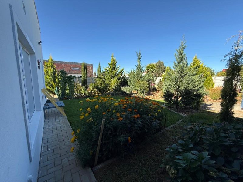 3-Bedroom House FOR SALE in Touws River - Photo 2