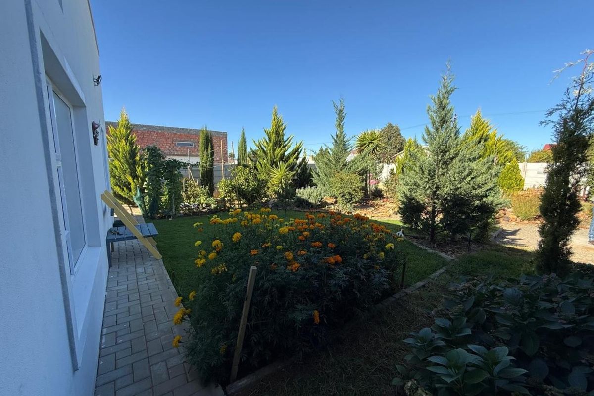 3-Bedroom House FOR SALE in Touws River - Photo 2