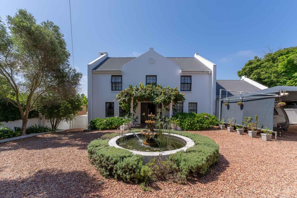 Elegant Four-Bedroom Residence with Timeless Dutch Charm - Price Negotiable - Photo 5