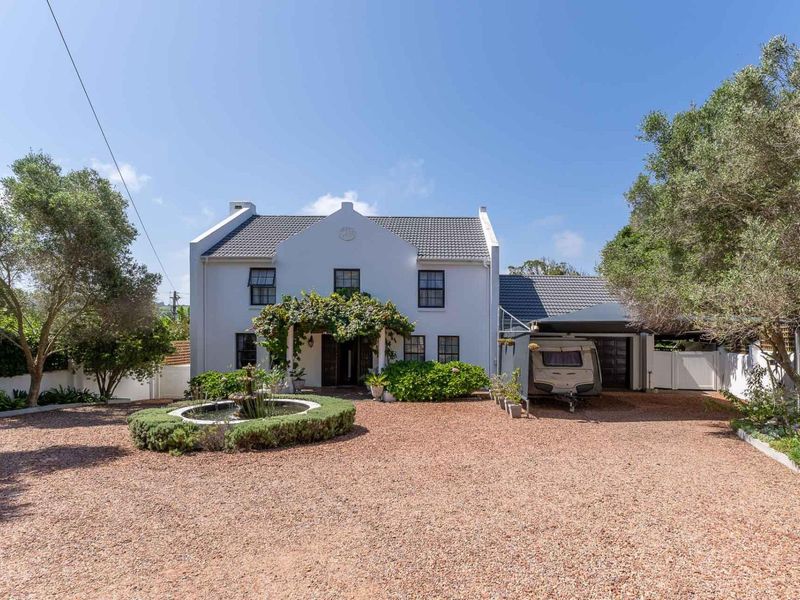 Elegant Four-Bedroom Residence with Timeless Dutch Charm - Price Negotiable - Photo 4