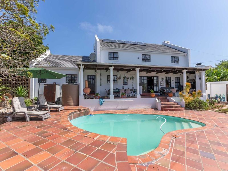 Elegant Four-Bedroom Residence with Timeless Dutch Charm - Price Negotiable - Photo 2