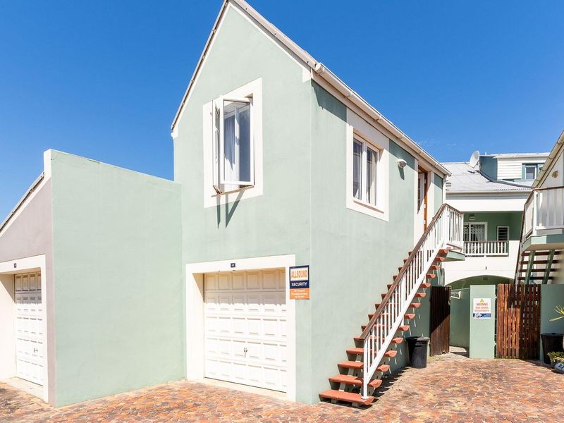 The Ultimate Renovator’s Dream: Waterfront and Airbnb friendly! - Photo 3