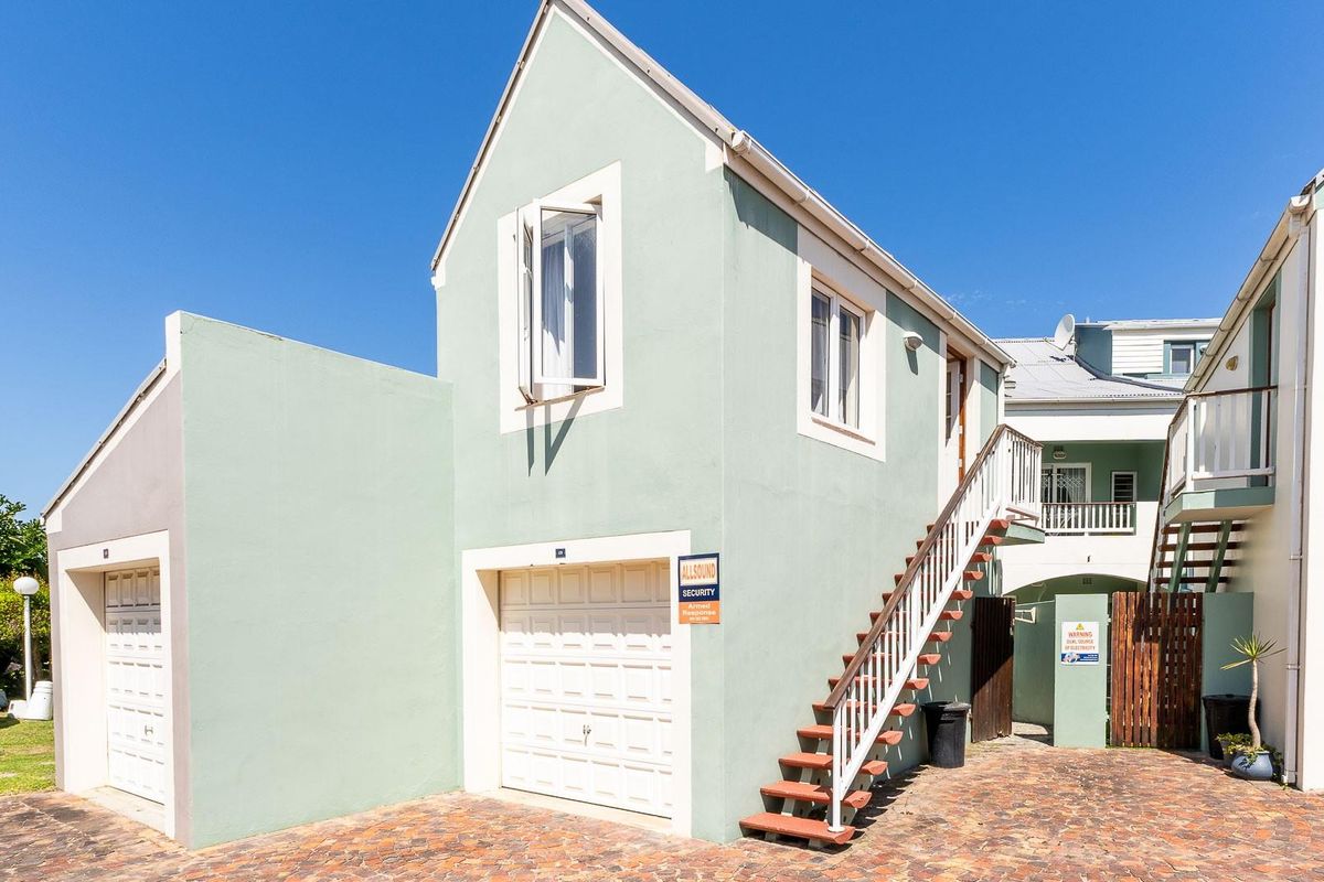 The Ultimate Renovator’s Dream: Waterfront and Airbnb friendly! - Photo 3