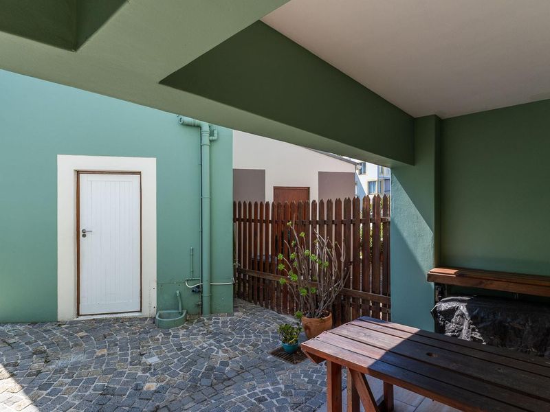 The Ultimate Renovator’s Dream: Waterfront and Airbnb friendly! - Photo 4