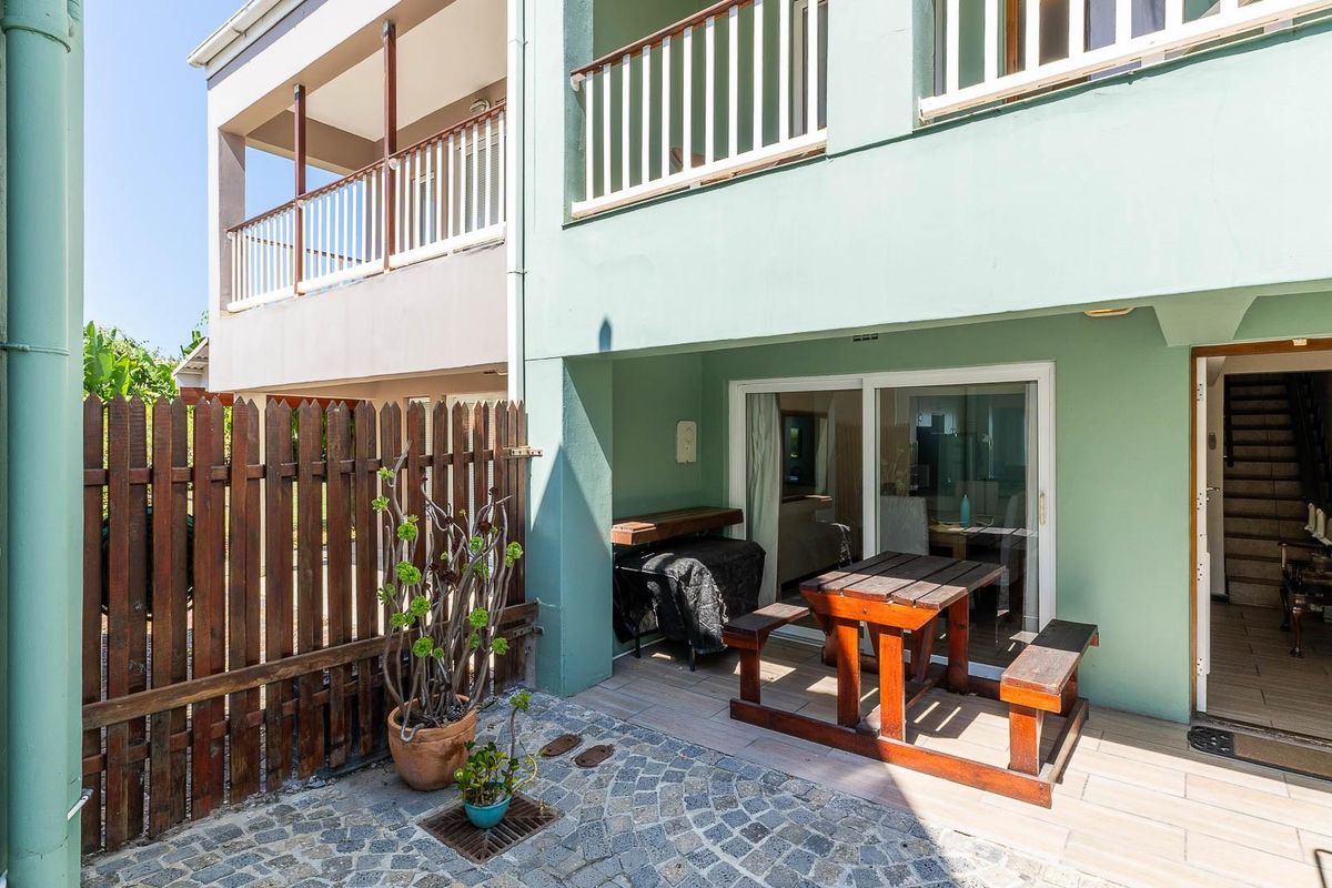 The Ultimate Renovator’s Dream: Waterfront and Airbnb friendly! - Photo 5