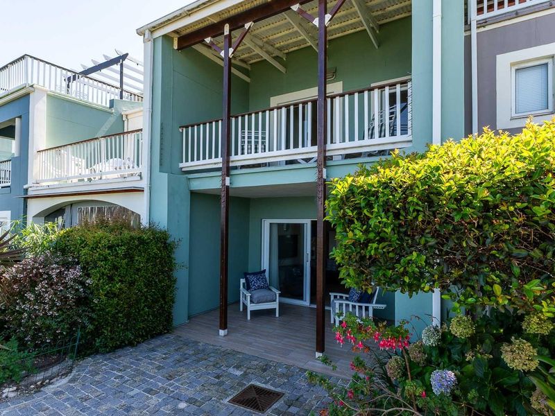 The Ultimate Renovator’s Dream: Waterfront and Airbnb friendly! - Photo 2