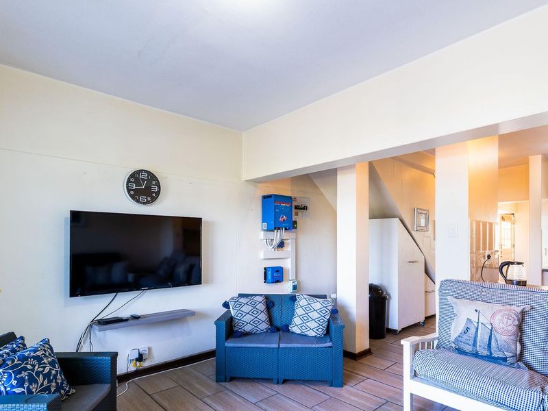 The Ultimate Renovator’s Dream: Waterfront and Airbnb friendly! - Photo 7