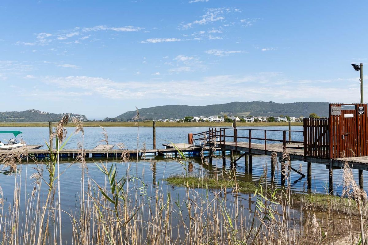 The Ultimate Renovator’s Dream: Waterfront and Airbnb friendly! - Photo 4