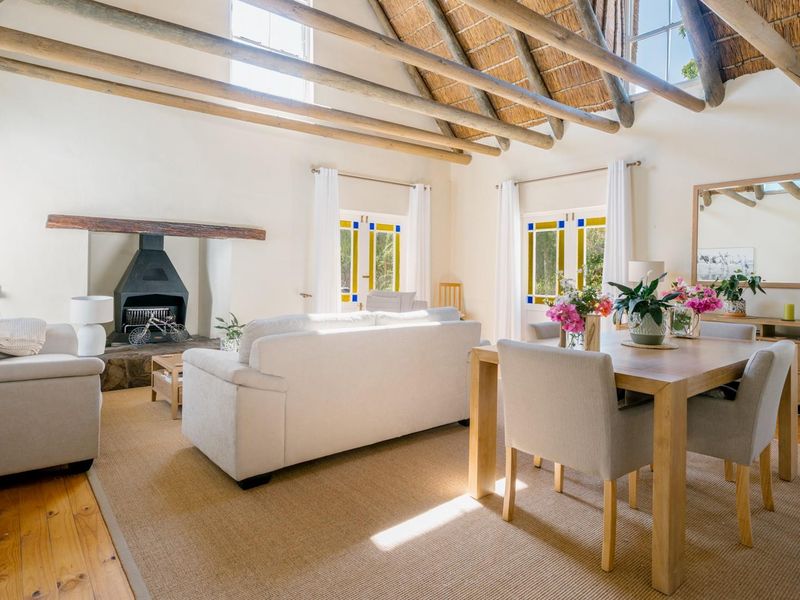 Immaculate Thatch Home with Guest Accommodation Potential - Photo 5