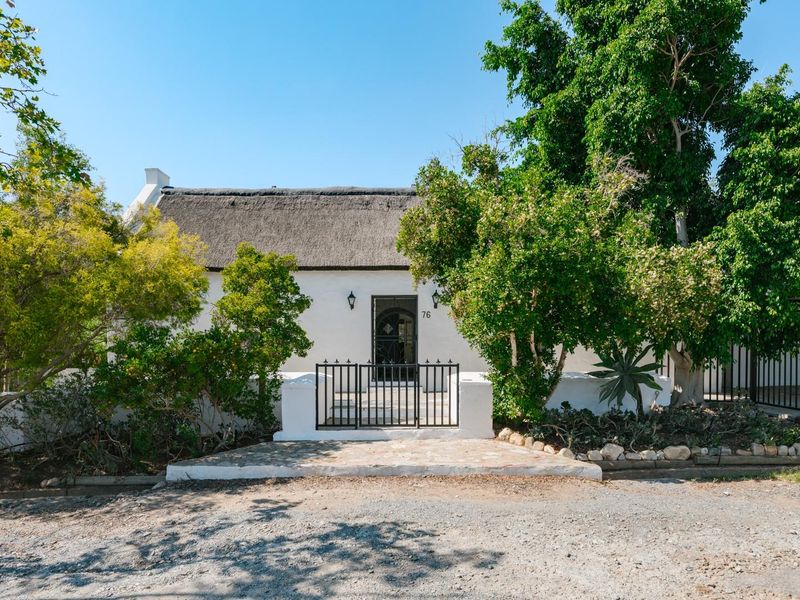 Immaculate Thatch Home with Guest Accommodation Potential - Photo 2