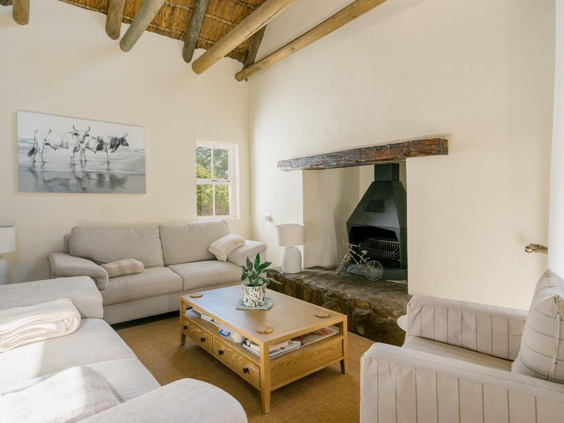 Immaculate Thatch Home with Guest Accommodation Potential - Photo 7