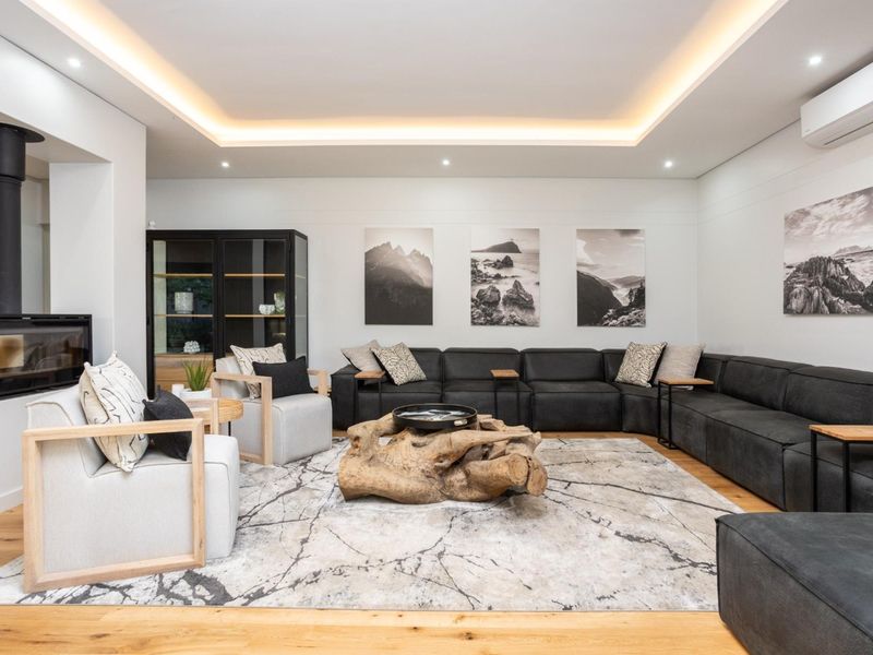 Where Modern Comfort Meets Mountain Calm - Photo 2