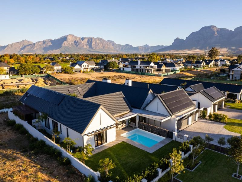 Where Modern Comfort Meets Mountain Calm - Photo 1