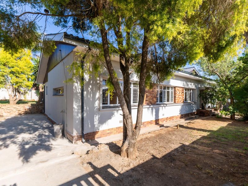 Spacious 4 bedroom house in quiet area of Riversdale Western Cape - Photo 4