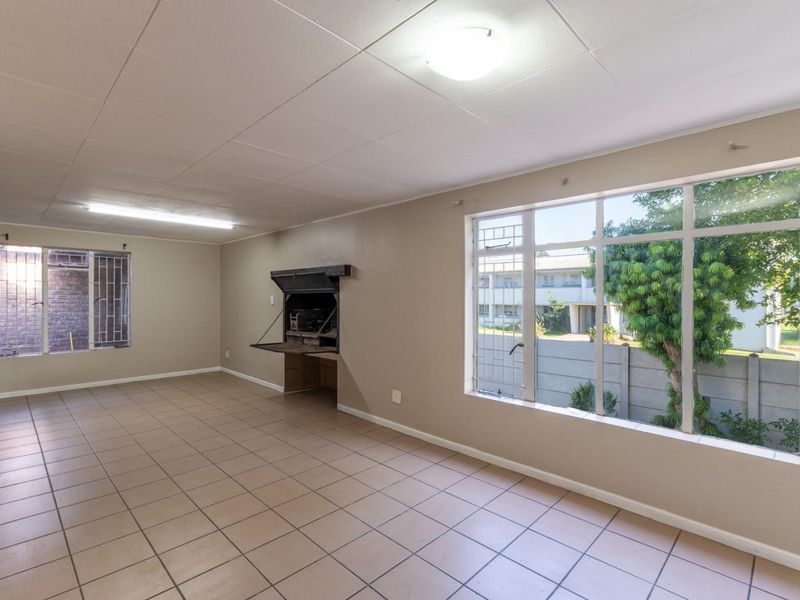 Spacious 4 bedroom house in quiet area of Riversdale Western Cape - Photo 7