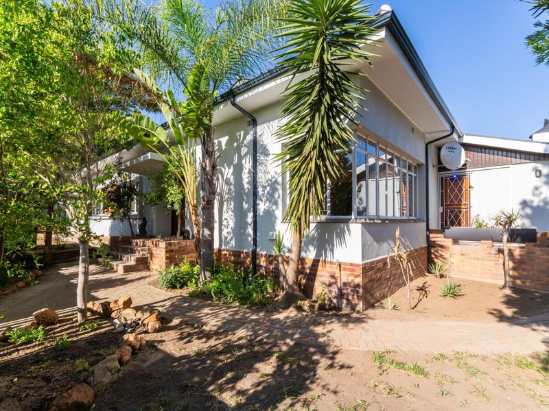 Spacious 4 bedroom house in quiet area of Riversdale Western Cape - Photo 1