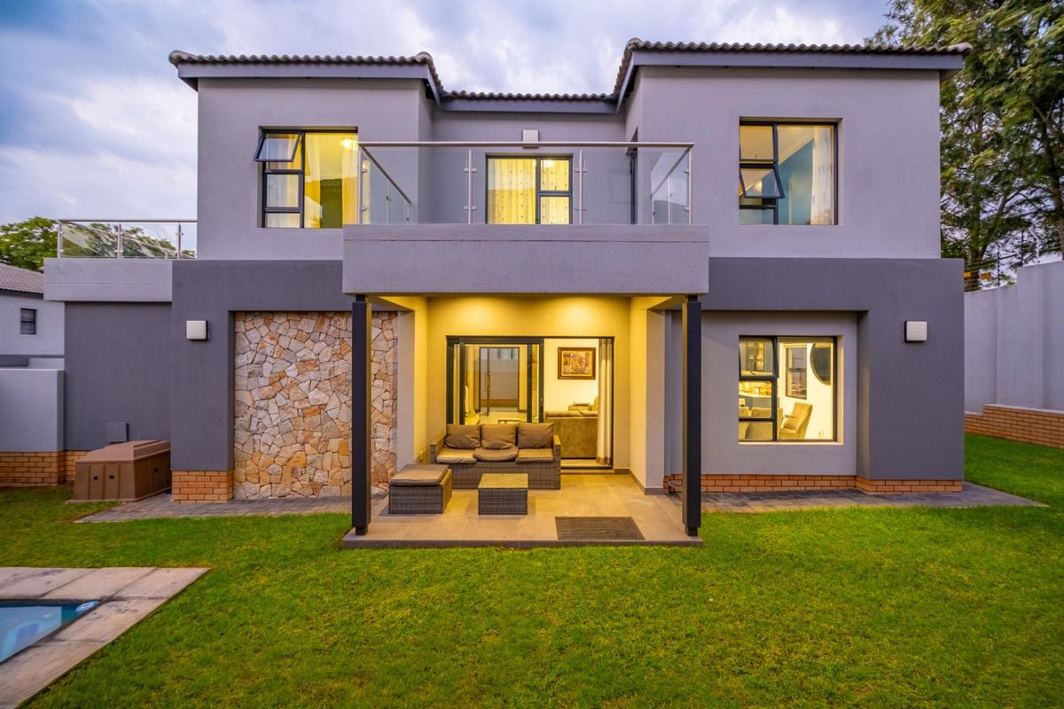 Modern 3-Bedroom Home with back up power in a Sought-After Bryanston East Estate. - Photo 4