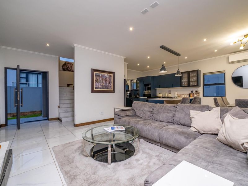 Modern 3-Bedroom Home with back up power in a Sought-After Bryanston East Estate. - Photo 6