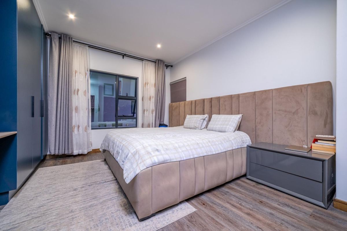 Modern 3-Bedroom Home with back up power in a Sought-After Bryanston East Estate. - Photo 4