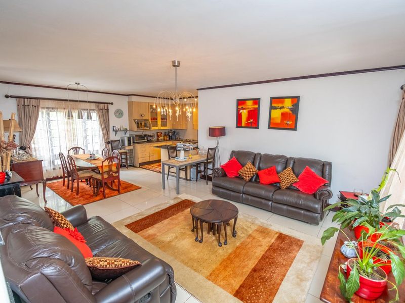 The Perfect Family Retreat: Space, Style, and Wellness - Photo 8