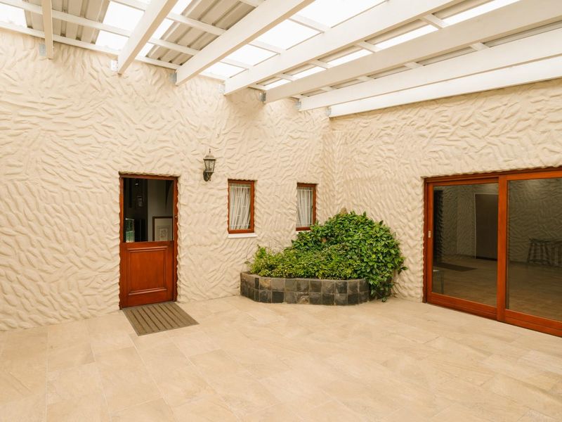 A Stunning Spacious Four-Bedroom Home with Business Rights in the sought after Avenues FOR SALE!! - Photo 2