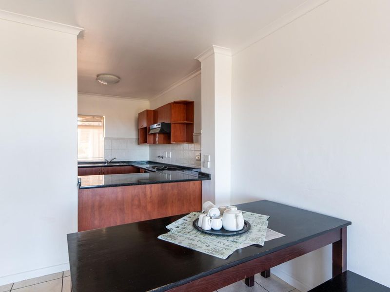 3-Bedroom First Floor Apartment in Langebaan Country Estate - Photo 10