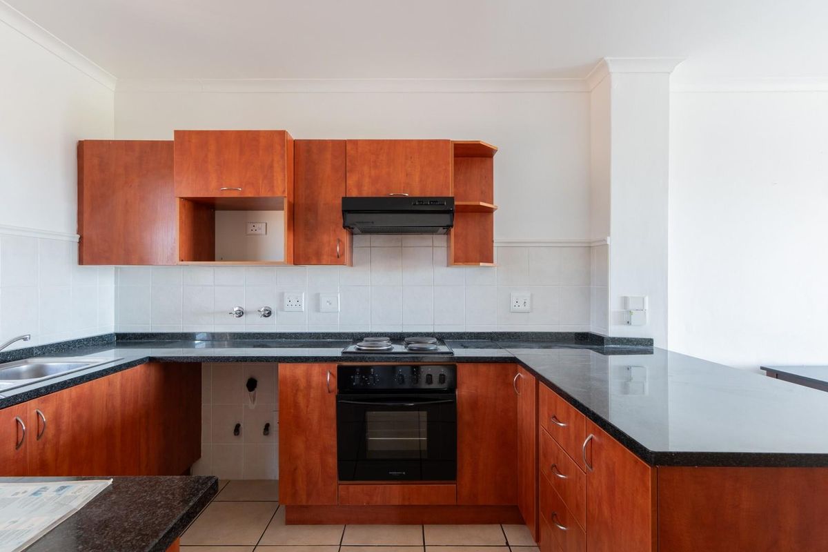 3-Bedroom First Floor Apartment in Langebaan Country Estate - Photo 4