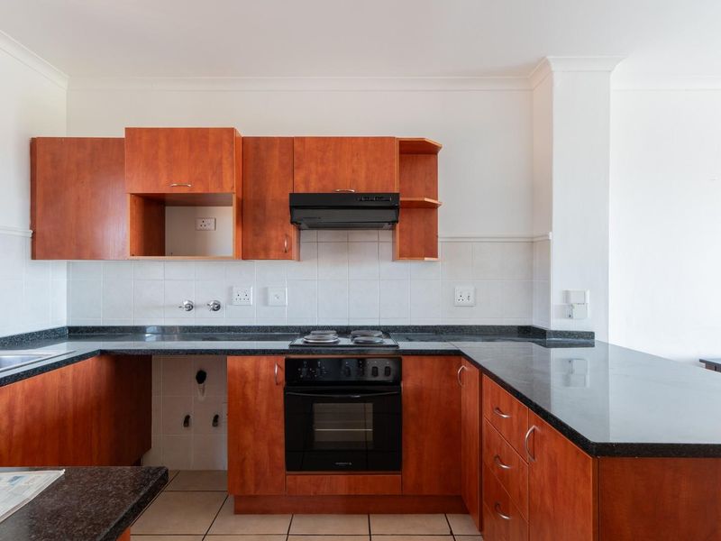 3-Bedroom First Floor Apartment in Langebaan Country Estate - Photo 4